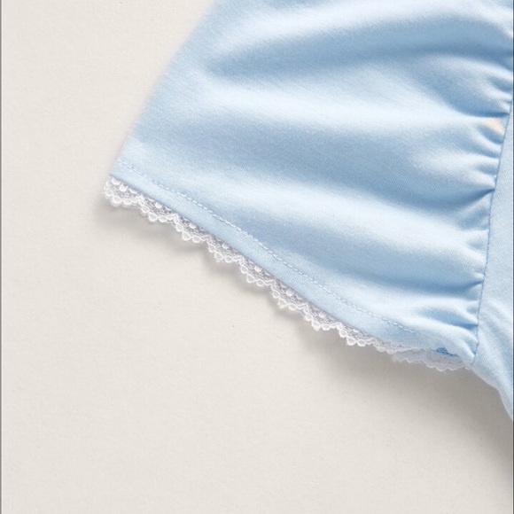 Ruched raglan sleeve top with lace edging - Picture 3 of 3